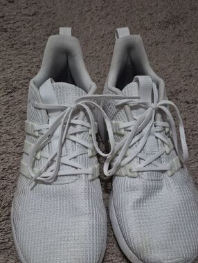 adidas neo Questar Flow "Triple White"